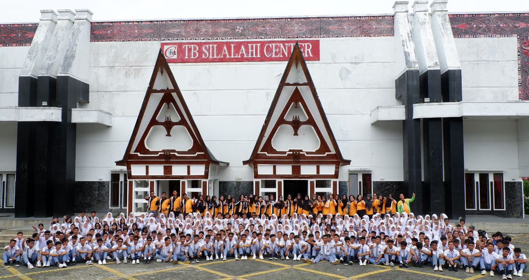 Study Tour Kelas XII Taman Madya (SMA) Tamansiswa Pematang Siantar. Goes to Museum Batak TB Silalahi dan Pantai Lumban Bul-bul Balige. Pematangsiantar,23 nov 2023,SMA Tamansiswa